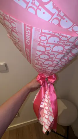 Der rosa Stitch-Strauß 💗🌷 Das perfekte Geschenk für deine Liebste – verziert mit einer süßen Krone für deine Prinzessin 👑✨ Ein besonderer Strauß, der für immer als Erinnerung bleibt 🌸💕 Bestelle jetzt über Instagram – Link in der Bio 📩✨ #stitch #fyp #foruyou #pink #blumen 