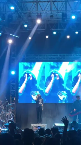 Jadi yang Kuinginkan - Vierratale at @naragigs_carnival  #vierratale #jadiyangkuinginkan #banjarbaru #infokonser #konser #konsert #konsermusik #festival #festivalmusik #ketujukonser #jadwalkonser #konserkalsel 