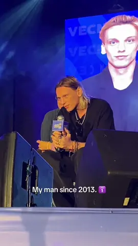 He's so beautiful. 😻 #jamiecampbellbower #geekfestival 