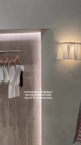 I have the shoppies so bad around the holidays ugh this happens every year!!! 