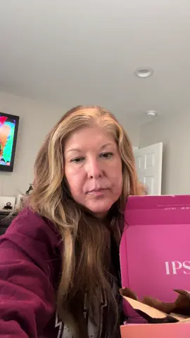 Let’s do an @IPSY box opening.  I have to admit that I was not disappointed in this box. Cannot wait until next month to see how it works out. Let me know if you’ve done an Ipsy subscription and what you think. #ipsy #boxopening #makeuplover #subscriptionbox #makeup 