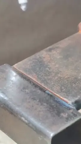 conheça os efeitos da mudança de polaridade na máquina de solda.  a mudança de polaridade na solda é essencial quando você quer um trabalho com acabamento e precisão.  aprenda a soldar.  #serralheiro #serralheria #soldas #soldador #creatorsearchinsights 