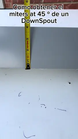 Como hacer un Miters 45º en un DownSpout Roofing.                  #roofing #gutters #downspout #roof #tips 