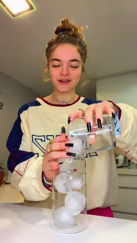 la verdadera canción de Quevedo jeje pero yo todo el rato 🕺 #icedcoffee #cafehelado #coffeetok #coffeerecipe 