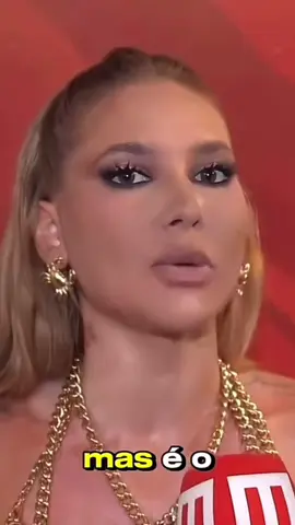 Essa fala da Virginia, aparentemente parece inofensiva e uma opinião que se refere apenas a vida dela, mas reforça uma ideia muito perigosa, de que muitas condições mentais são falta de Deus. E vindo de uma influenciadora, passa a ser mais delicado.  Que a virginia não faz terapia, não é surpresa pea ninguém. So por alguns comportamentos de excessos ja é possível perceber e a intensa busca por validação e aprovação não nega. Mas o problema de fato, vem da falta de responsabilidade com o que a fala dela pode representar.  Importante deixar claro que, esse levantamento não é uma crítica à fé, muito pelo contrário, a fé é uma ótima aliada no processo de terapia e inclusive recomendada para a saude mental. Mas devido toda a complexidade que envolve a psicoterapia, infelizmente a oração não substitui o tratamento. Falo infelizmente, porque imagina o quão bom seria poder orar e acordar com tua diabetes curada? Mas não funciona assim com nenhuma condição física e nem com as mentais! Isso é mais ignorância do que fé!  E mesmo sem nenhum transtorno mental, a terapia continua beneficiando milhares de pessoas que se dedicam a quebrar padrões ruins e ir em busca de uma vida significativa, inclusive, se aproximando ou encontrando a própria fé. Ninguém deveria subestimar as armadilhas da mente humana. E mesmo sem entender o que é a psicologia, é so pensar que se fosse tão simples, ninguém passaria uma vida se dedicando a estudar isso!  Então, cuidado com o que você escuta e o que/quem você segue. Isso pode te afastar ainda mais do teu bem-estar e da tua qualidade de vida e também gerar consequências sérias pra alguém que você ama e que precisa de tratamento, mas não procura por acabar se influenciando negativamente.  #psicologia #terapia 