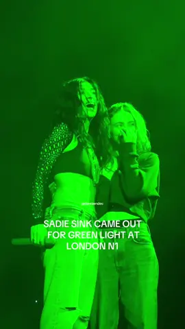 INSANE #sadiesink #lorde #ultrasoundtour #strangerthings 