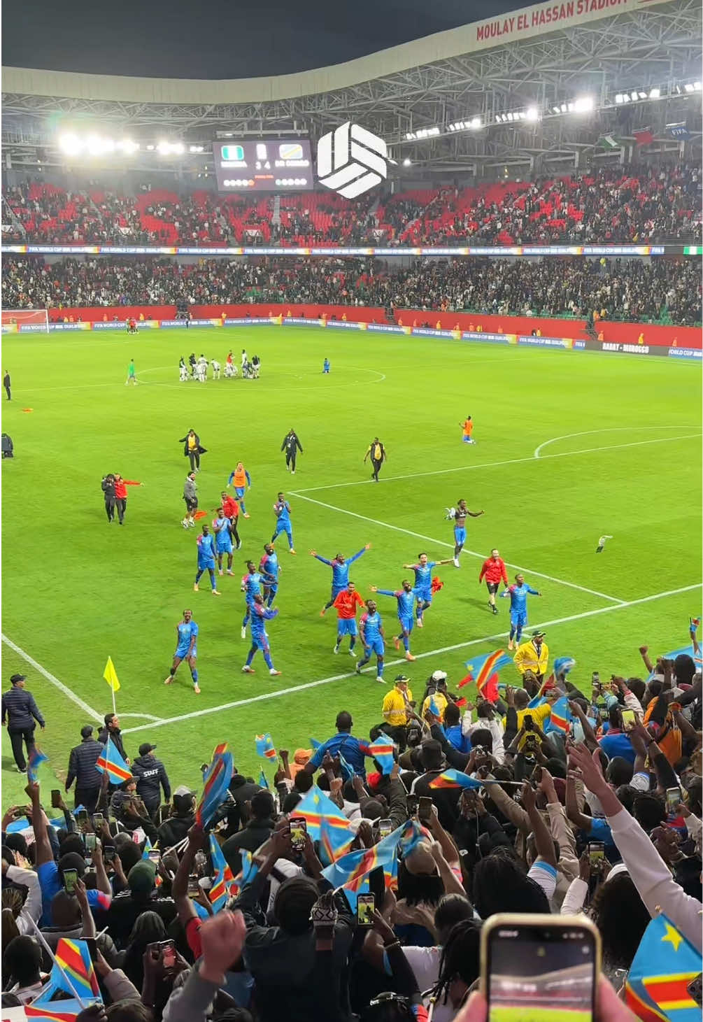 𝗙𝗜𝗠𝗕𝗨, 𝗙𝗜𝗠𝗕𝗨, 𝗙𝗜𝗠𝗕𝗨 !! 🇨🇩🤩 LA CÉLÉBRATION DES JOUEURS CONGOLAIS AVEC LEUR PUBLIC !!! 🥹🥹 LA RD CONGO ÉLIMINE LE NIGERIA AU TIRS AU BUT APRÈS UN SCÉNARIO TOTALEMENT FOU !!!! 🤯🤯🤯 QUELLE FIN DE MATCH !!!  🎥 @LINO GIAFFERI  #rdcong#rdcongo🇨🇩all #africa #fyp 