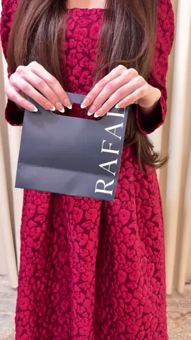 سوارة بالحرف بتصميم مميز وكتابة مخفية سوارة_الحب #سوار_الذهب #اكسسوارات #يدكِ_الصغيرة #تصميم_داخلي 