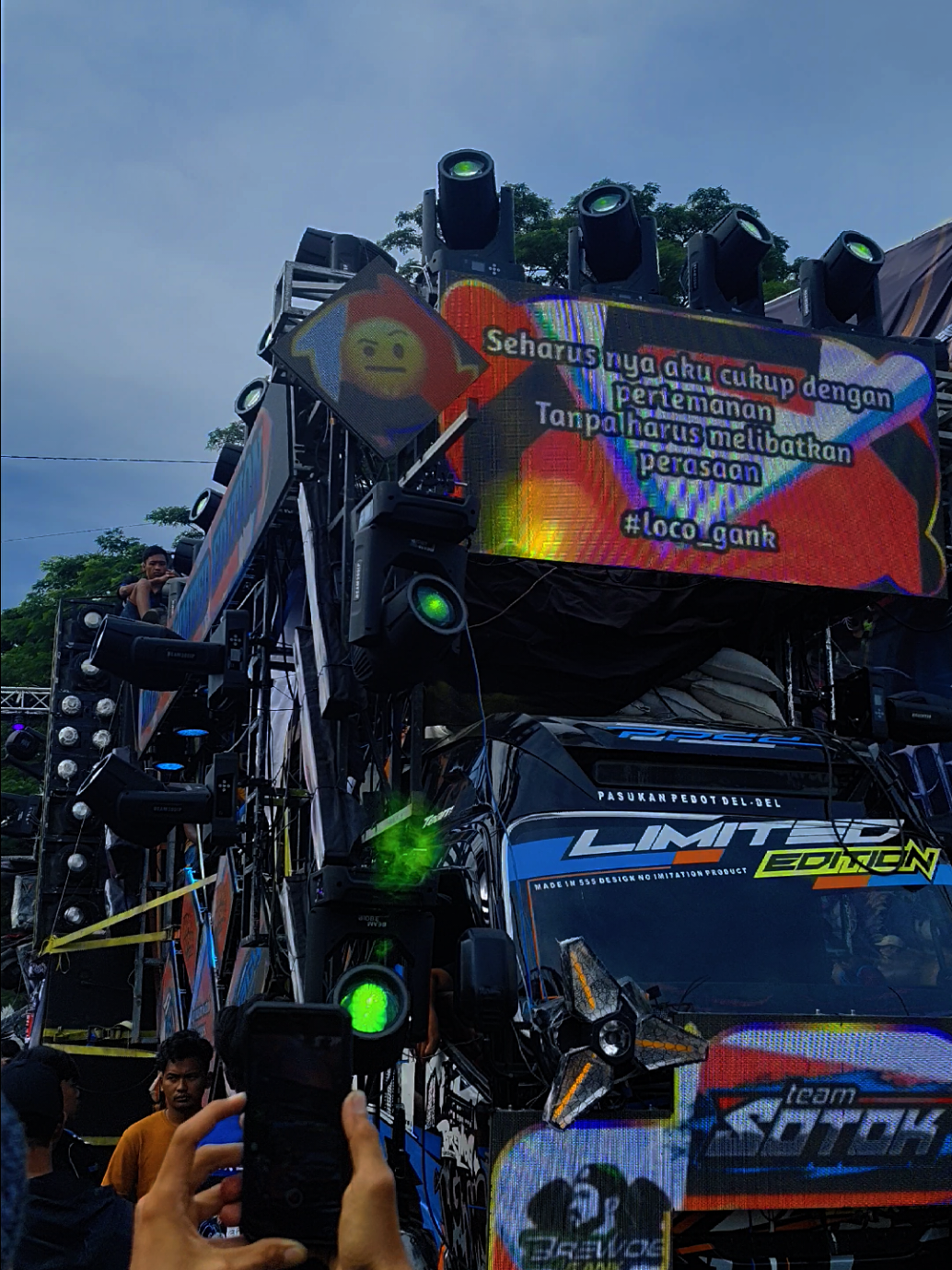 #pesonagondanglegiiscalling #karnafal2025 #soundsystemjawatimur #vidiotron #brewoglimitededition 