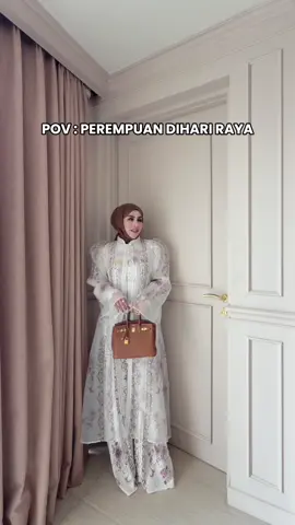 Ayoo siapa yang kalau lebaran seperti ini 🙈😂 ? Jgn lupa stok in baju cadangan nyaa dari brand ea yaa @ellyarsycollec 