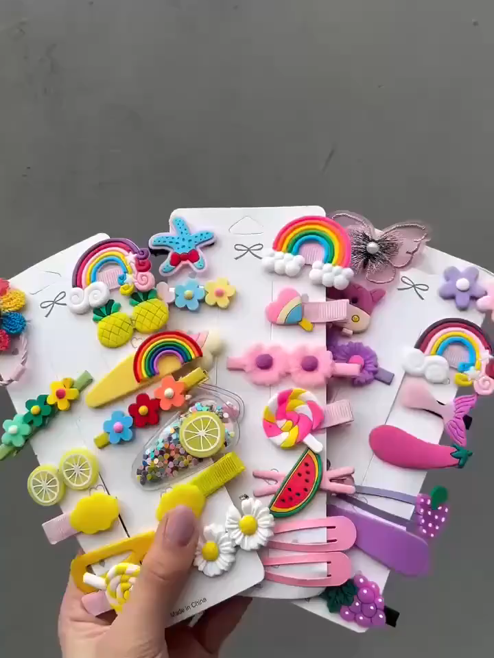 28 MOTIVOS para a sua pequena amar prender o cabelo! 😍🎀 Kit fofíssimo com presilhas e xuxinhas coloridas para turbinar os penteados. ✅ 28 Unidades ✅ Cores e modelos fofos ✅ Preço imperdível! Marca uma mamãe que precisa desse kit! 👇 🛒 **Compre o kit completo:** https://s.shopee.com.br/6Kwg6SfiD2 #acessoriosinfantis #presilhas #xuxinhas #maedemenina #penteadoinfantil #fofura #shopeebrasil