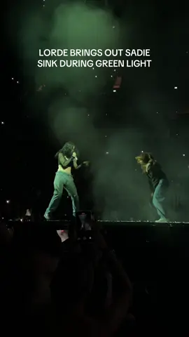 INSANE @Lorde #lorde #ultrasoundtour #sadiesink 