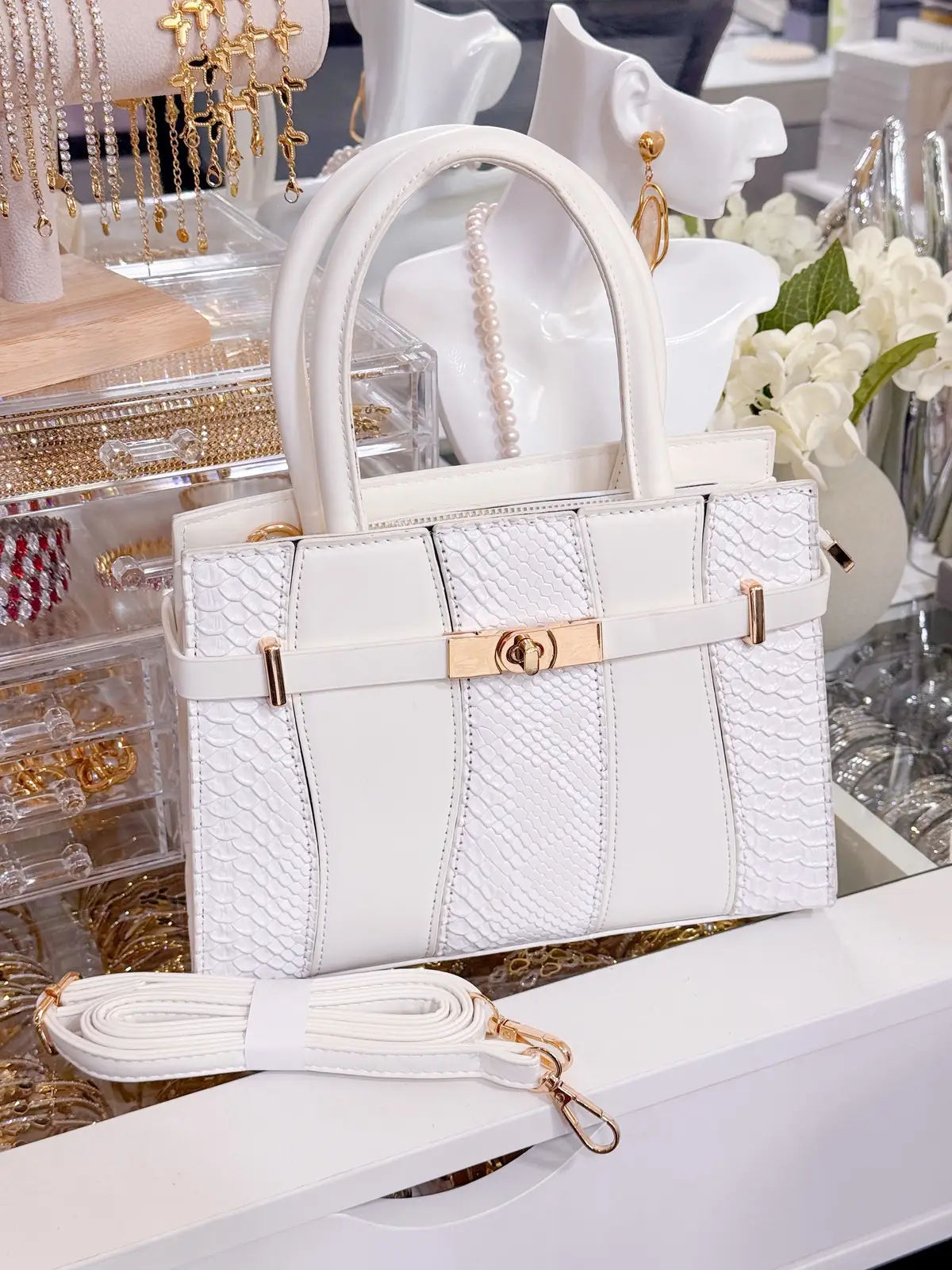 ONE LEFT‼️ Elegant Croc Crossbody Bag Now $38.99 (before $55.99) Grab it before it’s gone!