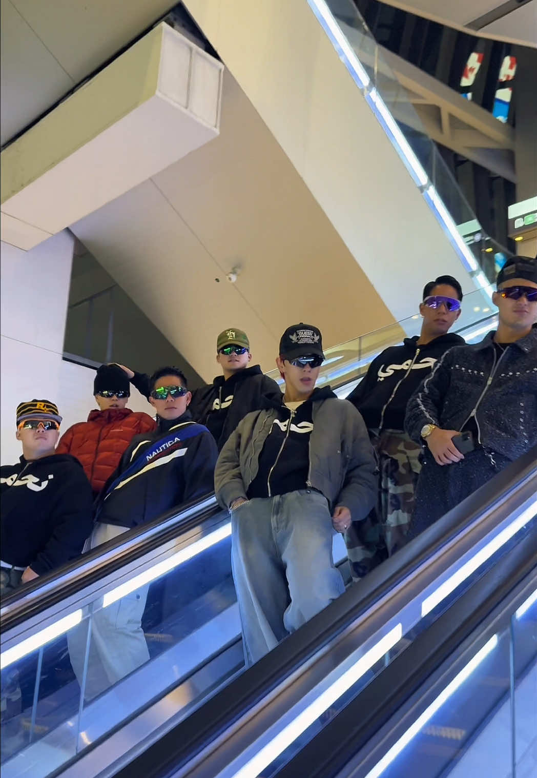 BLUE HOODIE GUY MAKES US SLAY AGAIN🤦🏽‍♂️🔥 #chrisbrown #cbreezy #beatit #shibuya #tokyo