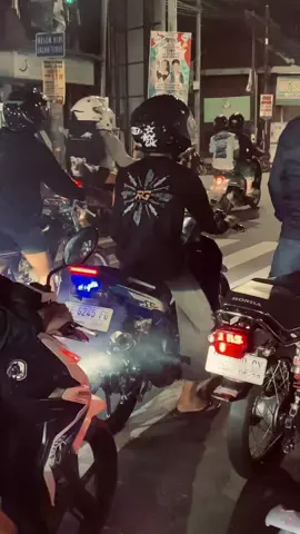 lampu merah jadi saksi 🙌🏻#fizr_2stroke #fizrmodifikasi #2stroke #foryoupage #fyp 