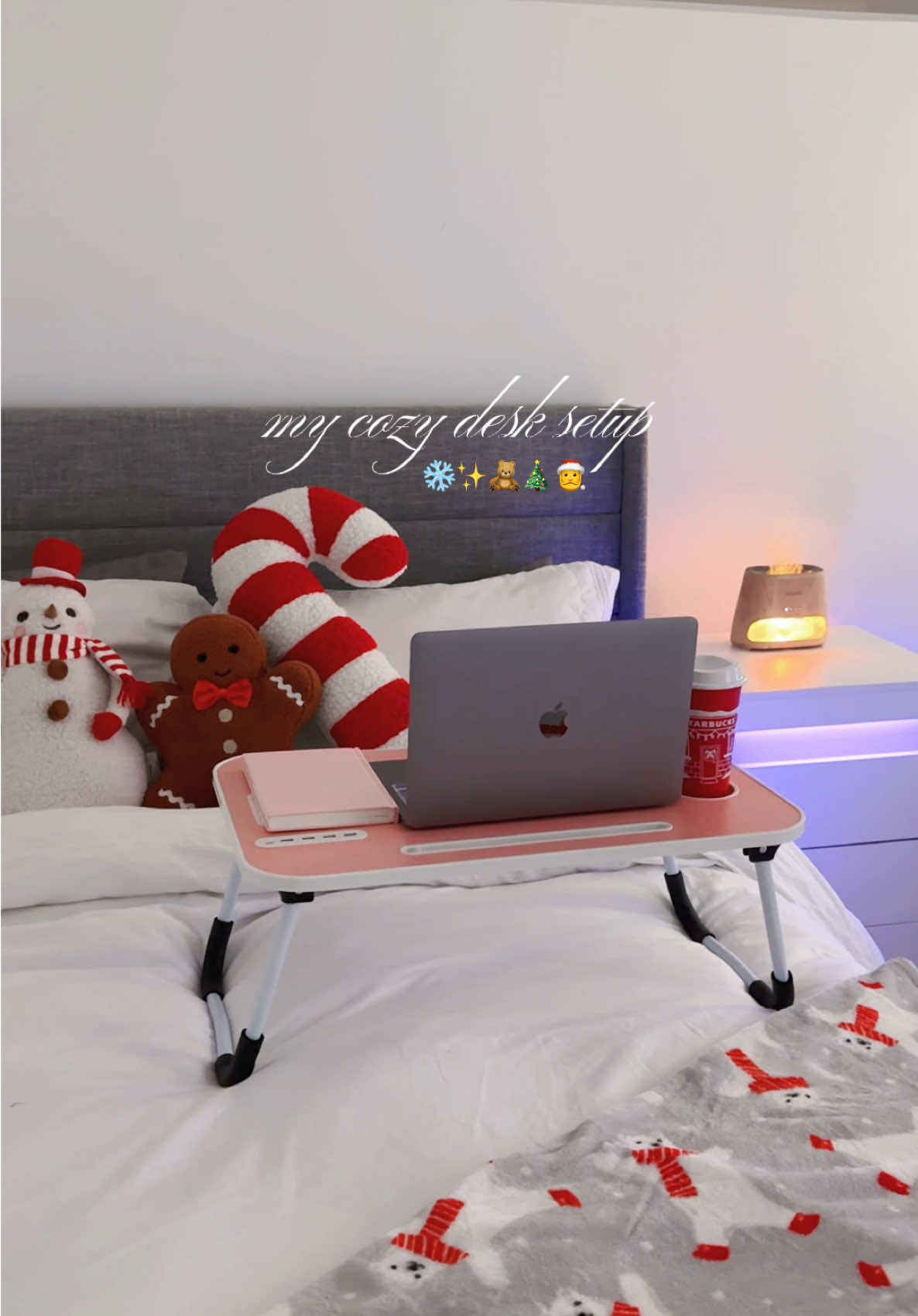 turning my bed into the comfiest little workspace 🎀❄️ #beddesk #cozyvibes #tiktokfinds #christmasgiftideas #holidayvibes 