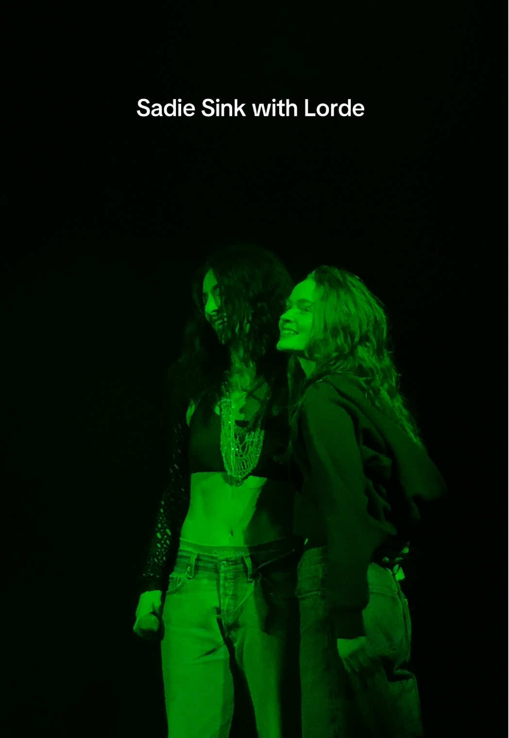 @Lorde dancing with Sadie Sink tonight in London ⭐️ #lorde #sadiesink #strangerthings #strangerthings4 #lordefans 