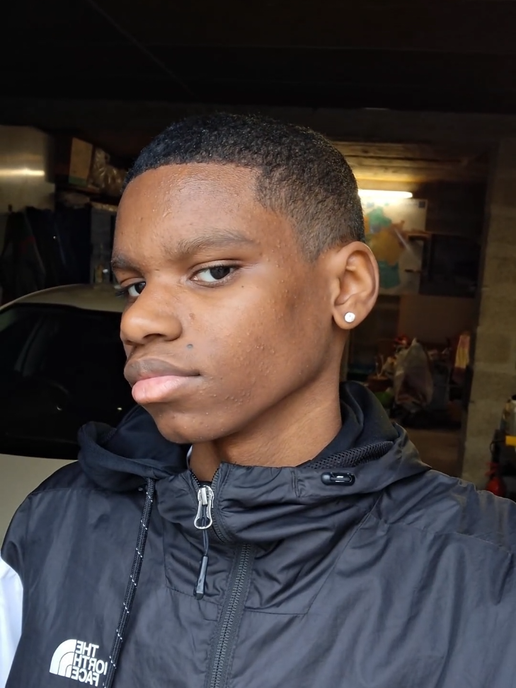 ✨ Jour 1 – Looksmagging 🔥 Début de ma transformation. Chaque jour : une meilleure version de moi-même 😤✨ Suis mon évolution, ça va devenir sérieux 👀💯 #lookmaxxing #GlowUp #jour1 #levelup #evolution 