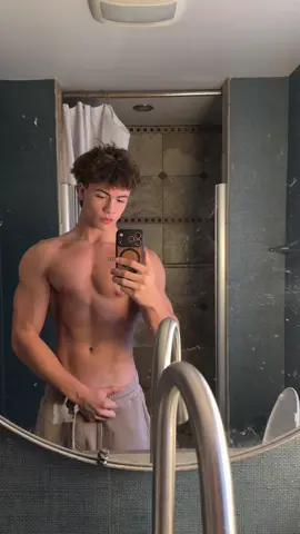 Holy frame holy frame #gym #GymTok 