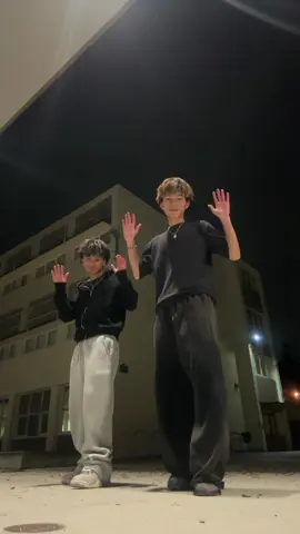 put me in chanel @James | DC: @kipittok | #vancouver #dance #duo 