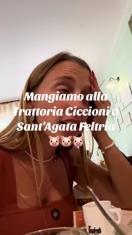 Non ci eravamo informati del perché si chiamasse TRATTORIA CICCIONI (anche se potevamo immaginarlo) ed è stato tra i pranzi più folli di sempre 🤣  #couple #eating #italianfood #neiperte 