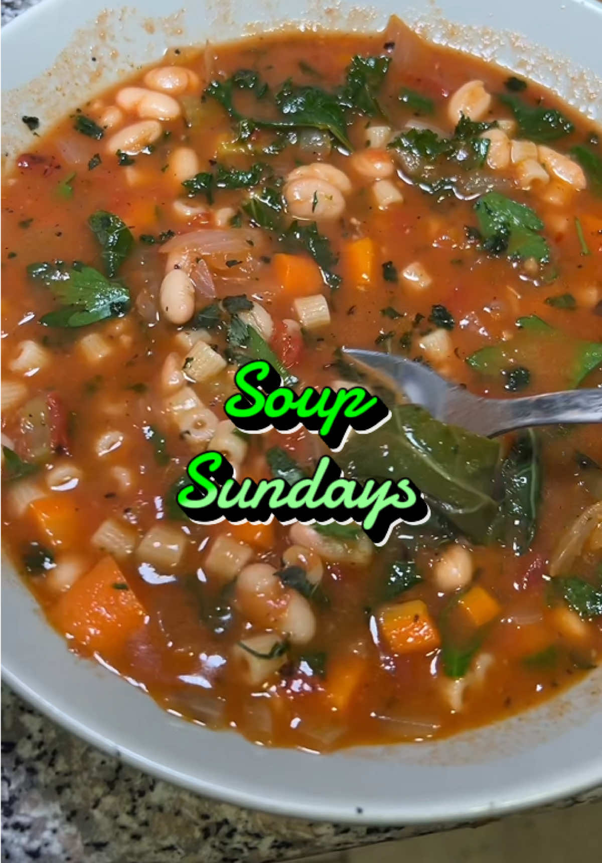 Deeeeeeetaliiiiiiiiniiiiiii 🤌🏻 #plantbased #vegan #veganrecipes #soup 