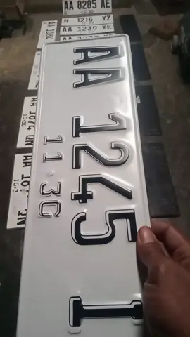 plat mobil ketebalan almunium 0,8 mm dan pengerjaannya pakai dongkrak bukan manual seperti disebelah sana😁