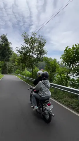 Nyebe with you🥰#pesonahondaclasik #hondaracingtouring #naikcbyuk #masukberandamu #fypシ゚ 