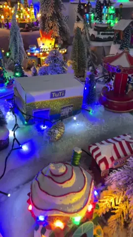 Ya está completa mi ciudad navideña, en honor a mi ciudad de Guayaquil ☺️🤍🩵 con su respectivo Tuti y Rukito jajaja gracias a mi hermana que los hizo, no podía faltar su aerovia, la perla, el faro, el play land park @Julio Chang .. #rukito #Guayaquil #villanavideña #navidad #fyppppppppppppppppppppppp 