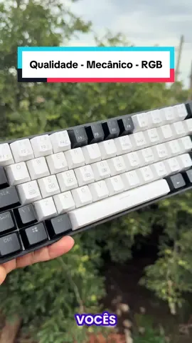 Agora sim Mostrei o Teclado Mecânico Mini 60% RGB — compacto, rápido, com switches mecânicos e teclas ABS Double-Shot. Ótima escolha para setups gamers e de produtividade. O Teclado Mecânico Mini 60% é uma excelente escolha para quem busca mais espaço na mesa, iluminação RGB completa e uma digitação muito mais rápida e confortável. Além disso, o formato compacto com 61 teclas essenciais deixa o setup mais organizado e melhora a movimentação do mouse, o que faz diferença tanto em jogos quanto no uso diário. A iluminação RGB completa chama atenção pela variedade de efeitos e pela personalização, permitindo combinar o teclado com qualquer setup gamer. Enquanto isso, os switches mecânicos (Brown ou Red, dependendo da versão) oferecem respostas táteis ou lineares mais precisas, trazendo mais suavidade ao jogar e ao digitar. As teclas ABS Double-Shot são um ponto importante, já que aumentam a durabilidade e evitam desgaste da impressão com o tempo. Dessa forma, o teclado mantém o visual de novo mesmo após longas horas de uso. Como é compatível com PC e Mac, ele se adapta facilmente a qualquer rotina, e o layout QWERTY Gamer melhora o acesso a comandos, atalhos e combinações. Além disso, por ser leve e compacto, o teclado é ótimo para transportar em mochilas e bolsas, sendo muito útil para quem alterna entre diferentes locais. CARACTERÍSTICAS PRINCIPAIS 	•	Formato Mini 60% compacto 	•	61 teclas essenciais para jogos e produtividade 	•	RGB Completo com múltiplos efeitos de iluminação 	•	Switch Brown / Red para precisão e resposta rápida 	•	Teclas ABS Double-Shot de alta durabilidade 	•	Layout QWERTY-Gamer 	•	Compatível com PC e Mac 	•	Ideal para setups minimalistas BENEFÍCIOS PARA QUEM USA O MINI 60% 	•	Libera mais espaço na mesa 	•	Melhora o desempenho em jogos FPS e MOBA 	•	Ajuda na organização do setup 	•	Iluminação RGB mais bonita e personalizável 	•	Resposta mecânica precisa e confortável 	•	Excelente para digitação e produtividade 	•	Fácil de transportar 	•	Estrutura resistente para longas sessões de uso Além disso, o teclado mecânico 60% se tornou tendência entre gamers e criadores de conteúdo por unir praticidade, desempenho e visual moderno. #TecladoMecânico #SetupGamer #mobilador #RGBKeyboard #viral 