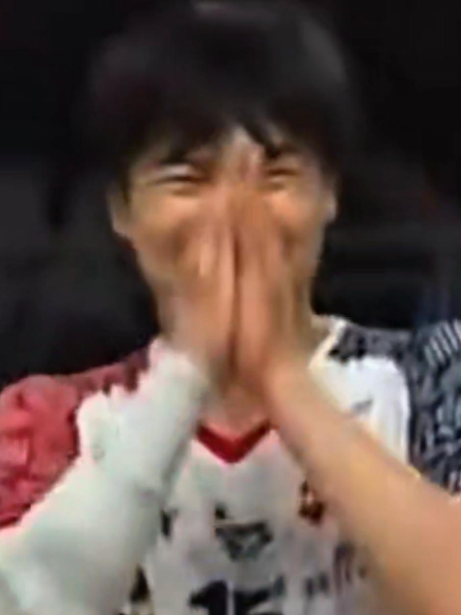 tatsu thought coach piazza was subbing him off 😭🤣💗 (tatsu was amazing today! 🫡 2️⃣3️⃣ pts 2️⃣ blocks 1️⃣ ace! 🥳 7️⃣7️⃣% in attacks!!) #tatsunoriotsuka #otsuka  #ryujinnippon #japanvolleyball  #fyp 