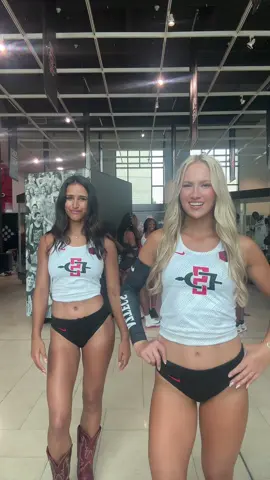 another banger w/ @sydney ash #mediaday #sdsutrack #trackmediaday #dance #trackgirls