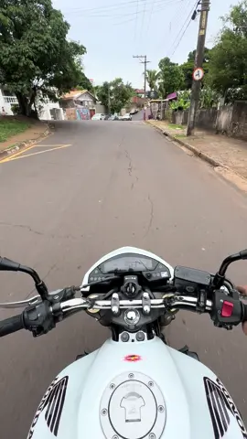 Branca de neve aterrorizando com escap direto 🫣🛠️🛠️🏍️ . . . . . . . #moto #mecanica #honda #oficina #hornet600 