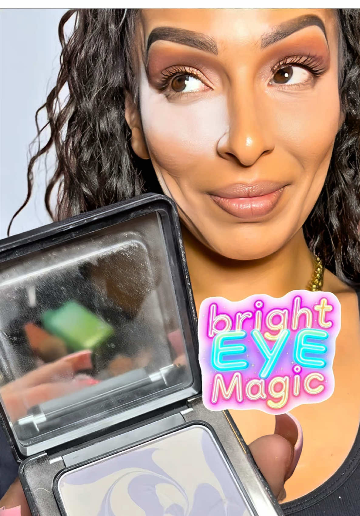 The #Carslan Black Magnet Soft Focus Powder brightens under my eyes instantly and lasts all day 🌟 @carslan_us ❌ @Tehmeena Afzal 💜 #tiktokshopblackfriday #tiktokshopcybermonday #tiktokshopcreatorpicks #settingpowder 