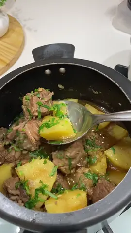 Perdendo o medo da panela de pressão 🤭 #carnedepanela #janta #donadecasa #rotinadecasa #fyp 