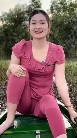 Hai mẹ con trở lại kênh 300 giăng lưới săn bắt cá khủng ở đây. #gaique #thonnu #batcamientay #thonnumientay #congaimientay 