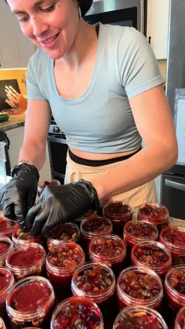 MÁS PICAJAR❣️ HOY ES DOMINGO 🍭 🙌🏼  Esta semana tenemos: -PicaJars -PicaGusanos  -ChocoJar de jamoncillo pequeño  -ChocoJar de pistacho con chocolate oscuro pequeño  -ChocoJars grandes y pequeños  -sampler de mazapán con los 5 sabores diferentes   -PicaFresa Original -Muchos más dulces  ❣️PROMOCIÓN ❣️ Para los que compren $30 o más  -Picahuates o chamoy a mitad de precio  Para los que compren $60 o más: -Picahuates o chamoy gratis  Envíos gratis para órdenes de $40 o más  Recuerden meter el producto a mitad de precio o gratis a su carrito DESPUÉS  de completar los $30 o $60🛒 Envíos a todo EEUU, Puerto Rico y Hawai  #candy #dulces #dulcesmexicanos #picasweets