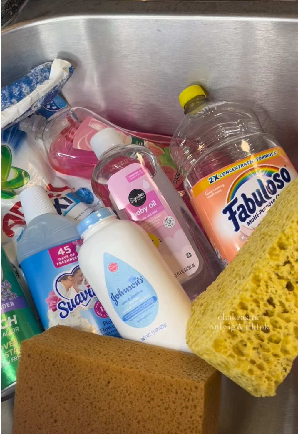 ✨ collab alert 💛🩷🩵✨ hey hey, i’m bringing you a sweet-smelling amazing powdery and smooth combo in a collab with the nicest sweetest girl, @2Lush2Squeeze 💗 this collab took a bit to plan due to filming and product availability but it was soo worth it & i hope you enjoy ! thank you for being one of my first collabs on cleantok 🥹 i tried to really make this a yummy video so please appreciate the dusty pours, the shimmery oily squeezes, and the mixing 🫧 it came out so smooth and soo good. def use less baby powder in combos if you don’t want it to smell like butt 🤭 enjoy 🤍 #babyproducts #CleanTok #spongesqueezing #sinkclean #asmrsounds 