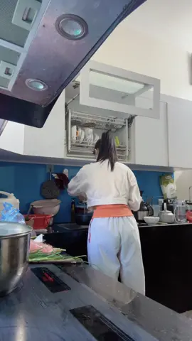 Mình thắc mắc mãi ... Giữa 1 người phụ nữ độc lập kiếm được tiền ,tự chủ . Và 1 người phụ nữ tìm được tình yêu,được người đàn ông chăm lo cho họ tất cả mọi thứ thì đến cuối cùng ai là sẽ người hạnh phúc ?