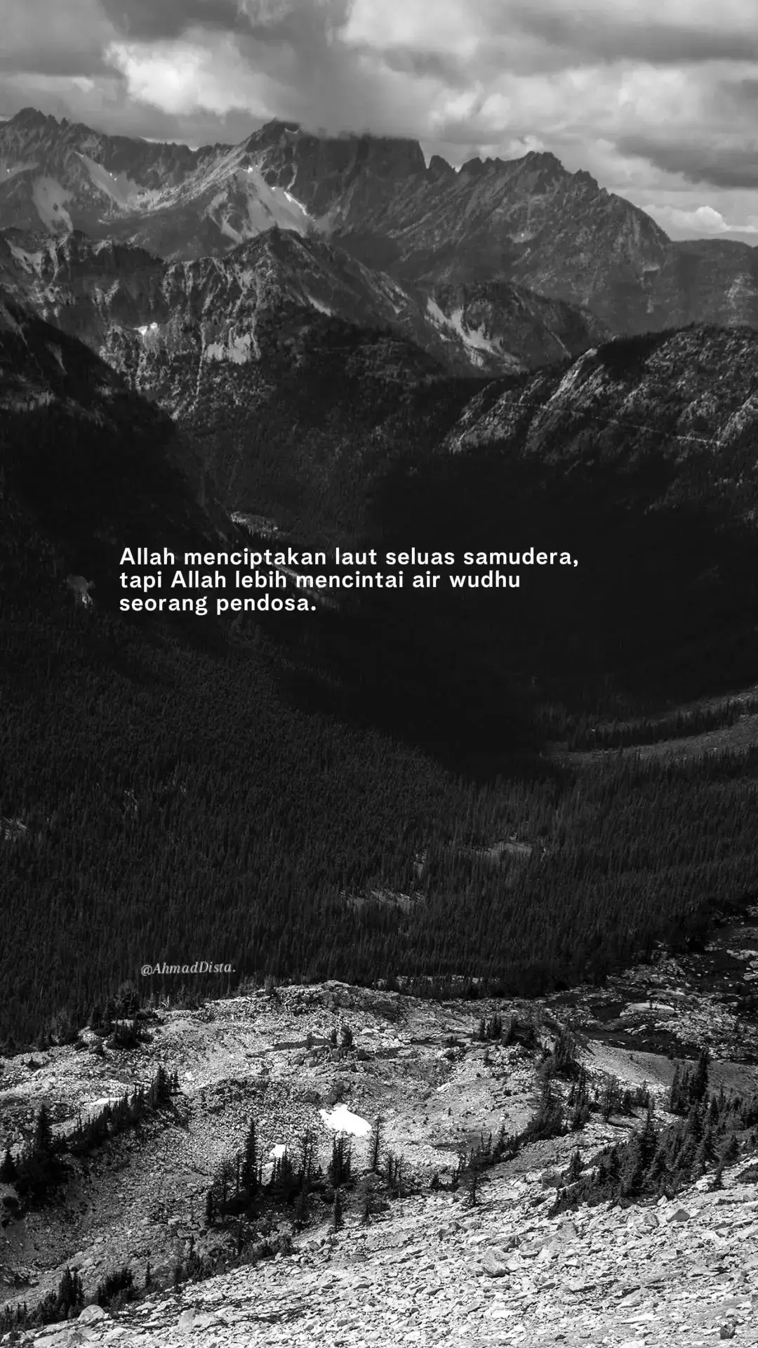 Bahan-bahan📝:  15mnit, cetak 1/2jam  200 pcs 1 kg Dada ayam 500 gr Baso 10 lembar Daun jeruk Lengkuas,/serai daun salam (aku skip) sesuai selera Masako/royko sesuai selera Mecin sesuai selera Gula pasir sesuai selera Garam dan ladaku 15 siung Bawang merah 7 siung Bawang putih 1/2 buah Cabe rawit 5 buah Cabe merah secukupnya Balado sesuai selera Cabe bubuk (klo kurang pedas) Bahan cireng📝: aci/tapioka 2kg 500 gr, tepung terigu 10 sendok. Cara Membuat📝: 1.Dada ayam rebus sampai matang, kasih daun jeruk/daun salam, sereh, lalu udh mateng ayam nya di suwir