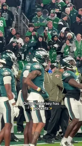 Add pockets to anything and it’s immediately better imo #eagles #nfl #devontasmith #pockets 