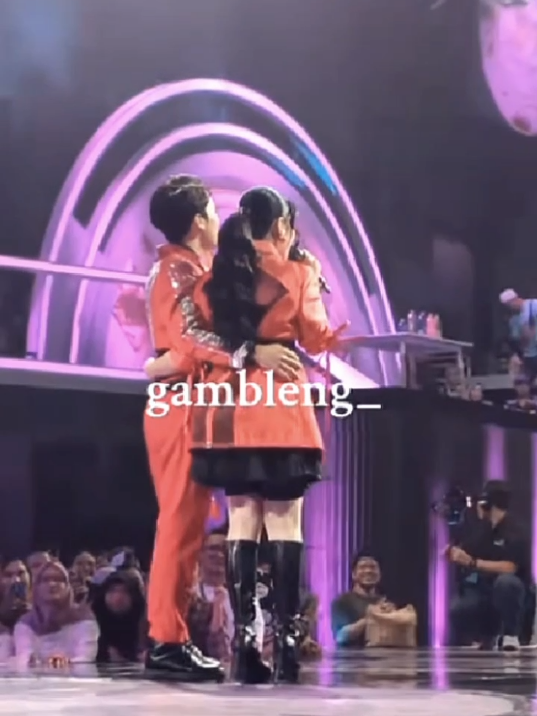 ternyata di balik layar zahra sama arbil duet ,itu lebih gemess lagi 😆😝#da7_arbilfahrizann01 #da7_zahrasima01 #dangdutacademy7indosiar #bismillahfypシ #fypviralシ 