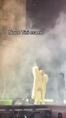 No Tini esa no 😂😂😂 #tini #escuchencorranlabola #futbolargentino #triplet #tinitinitini 