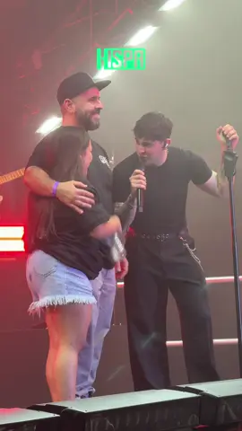 Robleis subió a una fan al escenario y le regaló una remera ❤️ #Robleis #Fan #Viral #BuenosAires 