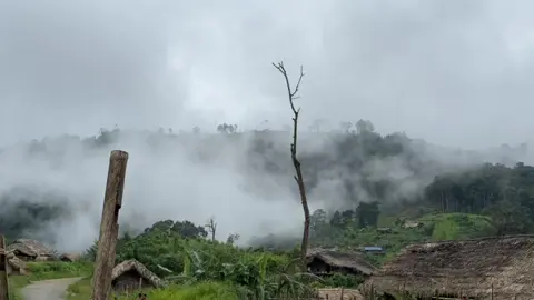 ကိုယ် နာကျင်ရသလို မင်းကို ဘယ်တော့မှ မနာကျင်စေချင်ဘူး ။ ဘာကြောင့်လည်းမေးရင် မင်းက ရင့်ကျက်ချင်ယောင်ဆောင်ပေမယ့် သိပ် သိမ်ငယ်တတ်တာကို ကိုယ် တစ်ယောက်တည်း သိခဲ့တာလေ သိပ် သန်မာသလို နေပြတတ်တတ်ပေမယ့် တစ်ဖက်မှာ သိပ် ပြိုလဲလွယ်တာကို ကိုယ် သိခဲ့ရတယ် ။ ဖြစ်နိုင်ရင် ဝဋ်ဆိုတဲ့ အရာကလည်း လွတ်စေချင်တယ် ချစ်တဲ့လူတစ်ယောက်ရဲ့ လက်မှာ ပျော်ပျော်ရွှင်ရွှင်ရှိစေချင်တယ် ဘ၀တစ်လျှောက်လုံး အေးချမ်းစေချင်တယ် ကိုယ်က ချစ်မိခဲ့တဲ့သူလေ ကိုယ်က ချစ်ခဲ့ရတဲ့သူလေ ကိုယ် ပေးနိုင်တဲ့ မေတ္တာ မင်းအပေါ် အဆုံးစွန်ထိ နွေးစေချင်ပါတယ် ။ ### #crd