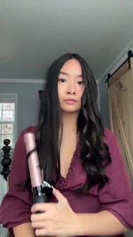 curling my hair is lowkey satisfying to watch but you have an exam coming up so let’s study!!! 📚 💯  #StudyTips #studying #collegelife 