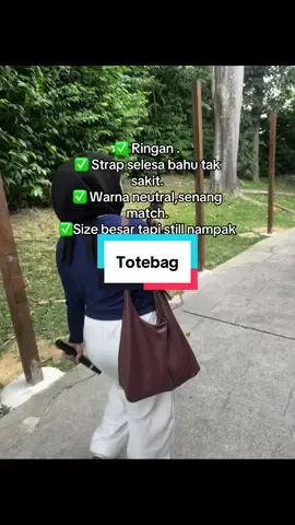 Kalau korang nak satu beg yang boleh pakai tiap-tiap hari tanpa pening nak matching… trust me, tote bag ni memang penyelamat gaya 😌✨ #totebag #totebagmurah 
