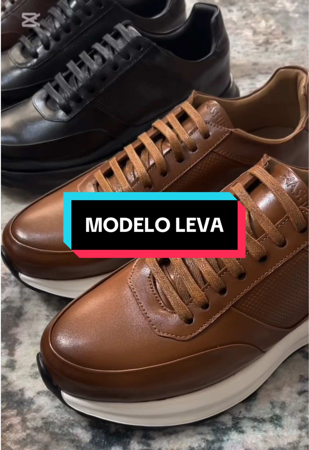 👞Modelo LEVA – Disponible en varios colores Hecho 100% en cuero genuino 🇵🇪, trabajado a mano 🧵 para un acabado suave y elegante. ✨ Ligeros, cómodos y con estilo. Su suela EVA ultraligera ☁️ te acompaña todo el día sin cansarte. Disponible en colores: 🤍 Blanco 🖤 Negro 🤎 Marrón 🍫 Chocolate 💙 Azul marino 🌰 Habano 🟫 Toffee Cada tono combina perfecto con looks formales o casuales ✨ 🔥 Calzado 100% CUERO 🚚 Envíos a todo el PERÚ 📲 976-256-006 👉 Llévalo hoy y sentí la diferencia. #calzadodecuero #hechoenperu #fyp #modahombre #zapatos