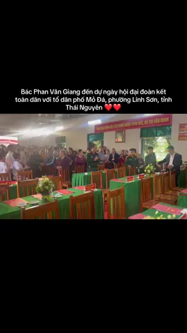 Thật vinh dự và hãnh diện khi được gặp bác, được bắt tay với bác. Một người lãnh đạo một lòng với nước, tận tuỵ với dân. Yêu bác ❤️❤️❤️