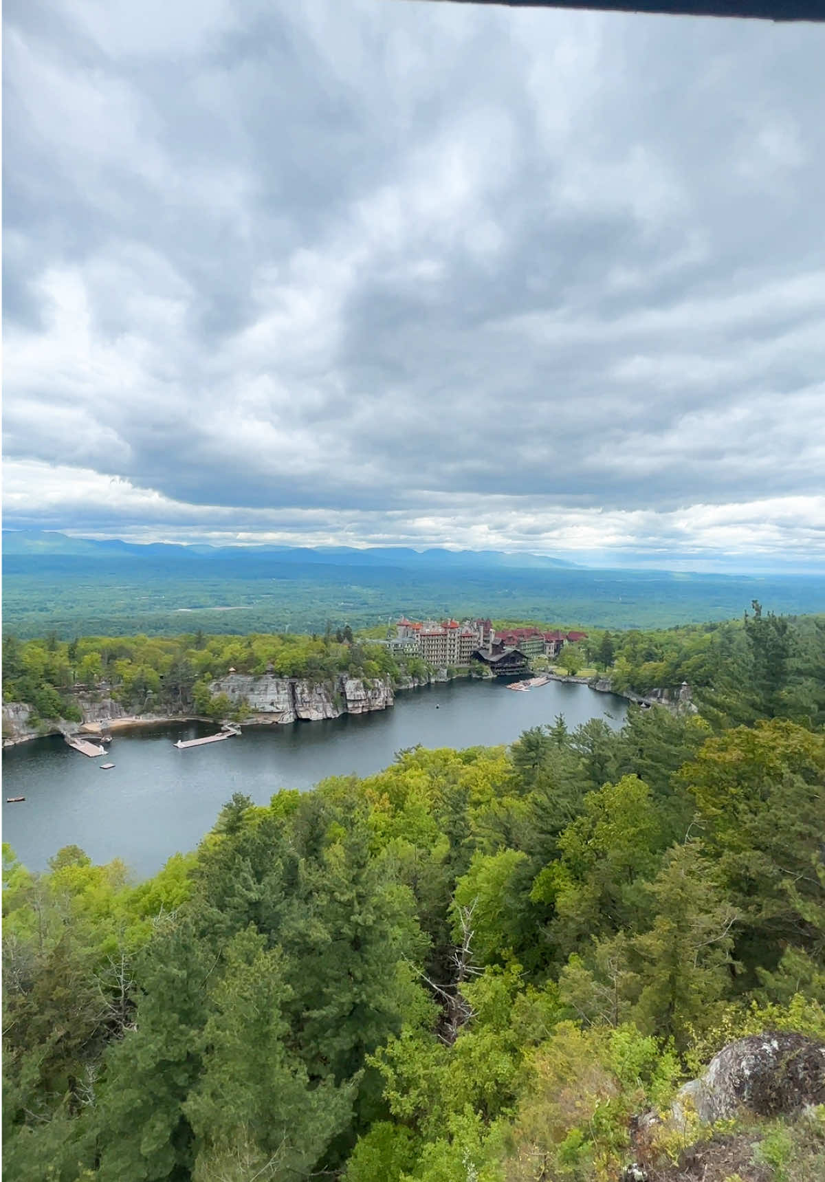 Life is better with a little bit of nature 🍃🏔️  #natyra #exploremore #fyp 